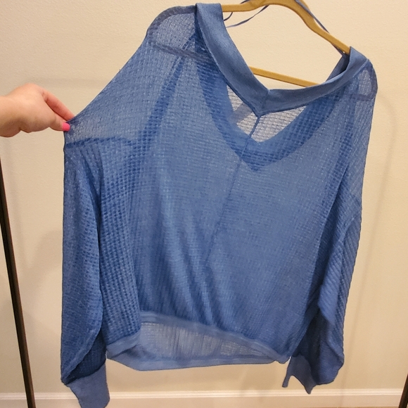 NWT 🏷 Free People Blue loose oversized off the shoulder top 💙 - Picture 9 of 9